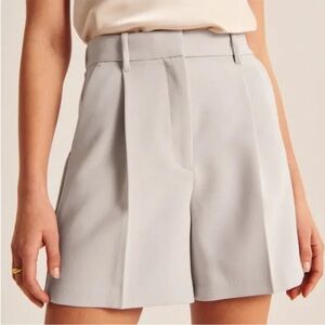 Abercrombie & Fitch Beige Pleated Women's Trouser Shorts w/ Pockets